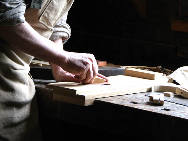 Nacemos de la influencia y formación  heredada en el sector de la <strong>carpintería de madera y ebanistería  en Hornillos de Cameros.</strong>